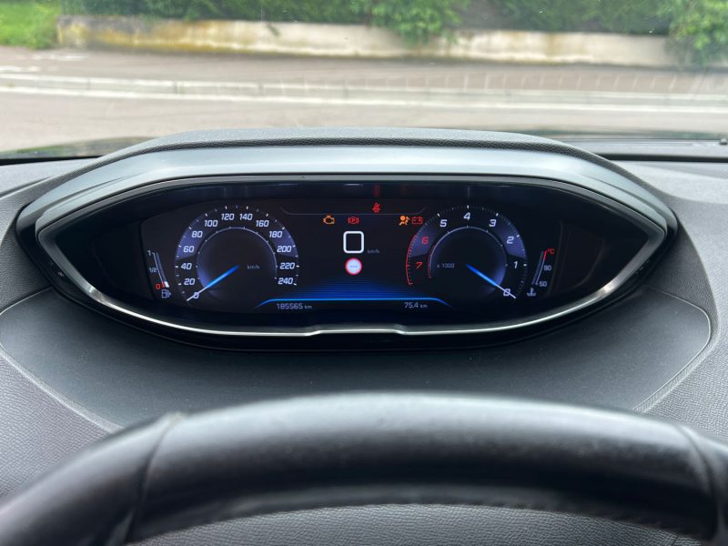 PEUGEOT 3008 II 