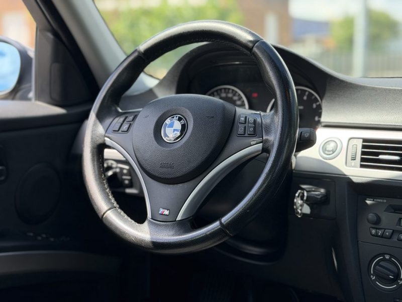 BMW SERIE 3 320 I 150 CV / 119KM / Toit ouvrant / siège chauffant / Clim / paiement 4-10 possible