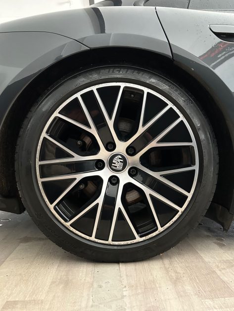 PORSCHE TAYCAN PERFORMANCE PLUS 476