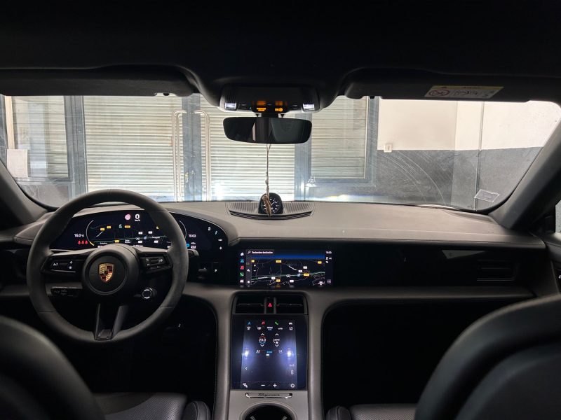 PORSCHE TAYCAN PERFORMANCE PLUS 476