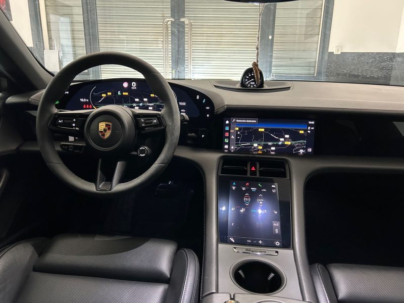 PORSCHE TAYCAN PERFORMANCE PLUS 476