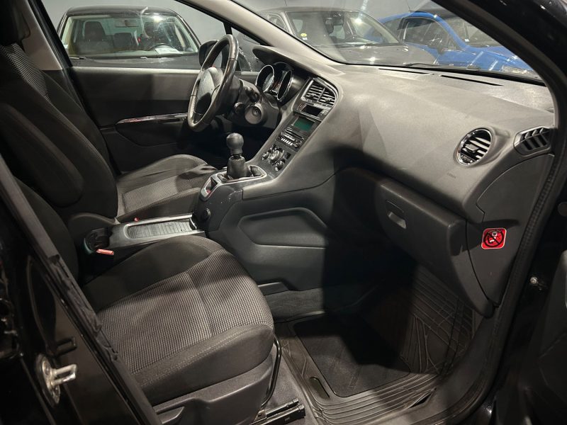 PEUGEOT 5008 1.6HDI 110CH 