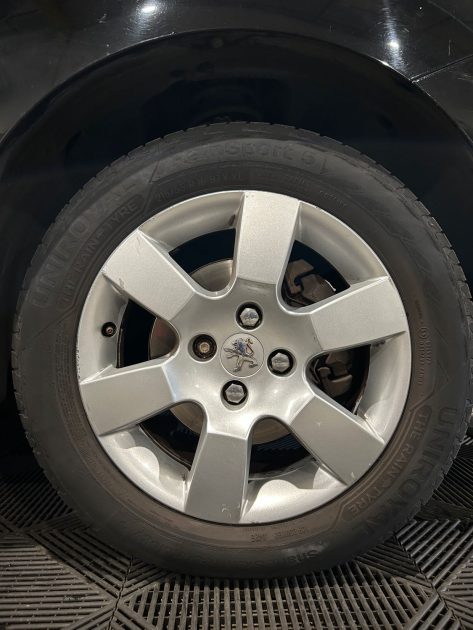 PEUGEOT 5008 1.6HDI 110CH 