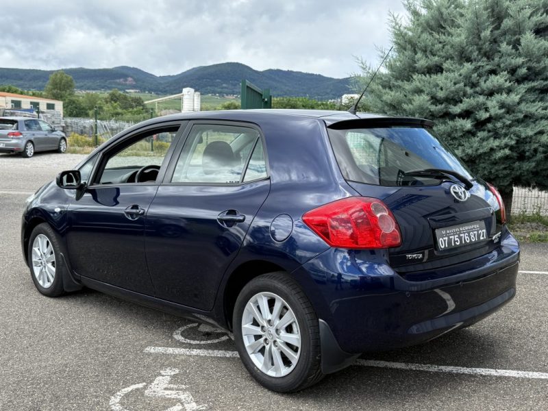 TOYOTA Auris 2.0L 126ch D-4D Terra 5p Garantie 6 Mois