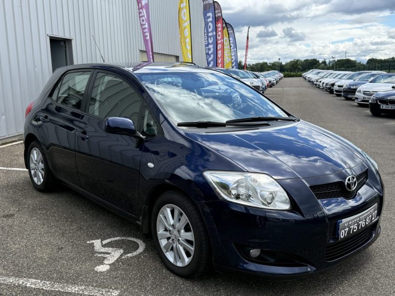 TOYOTA Auris 2.0L 126ch D-4D Terra 5p Garantie 6 Mois