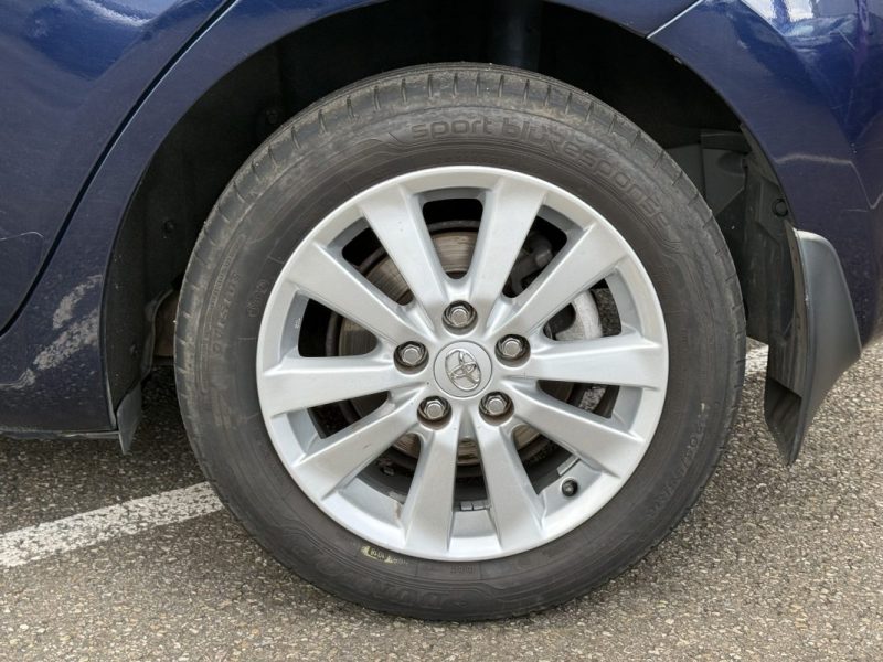 TOYOTA Auris 2.0L 126ch D-4D Terra 5p Garantie 6 Mois