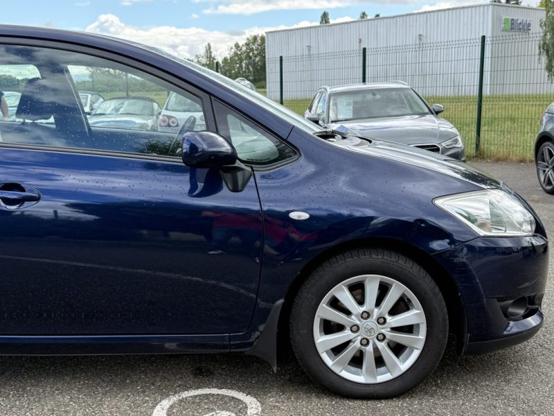 TOYOTA Auris 2.0L 126ch D-4D Terra 5p Garantie 6 Mois