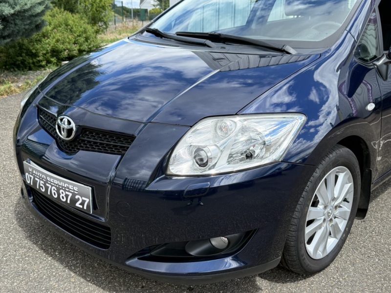 TOYOTA Auris 2.0L 126ch D-4D Terra 5p Garantie 6 Mois