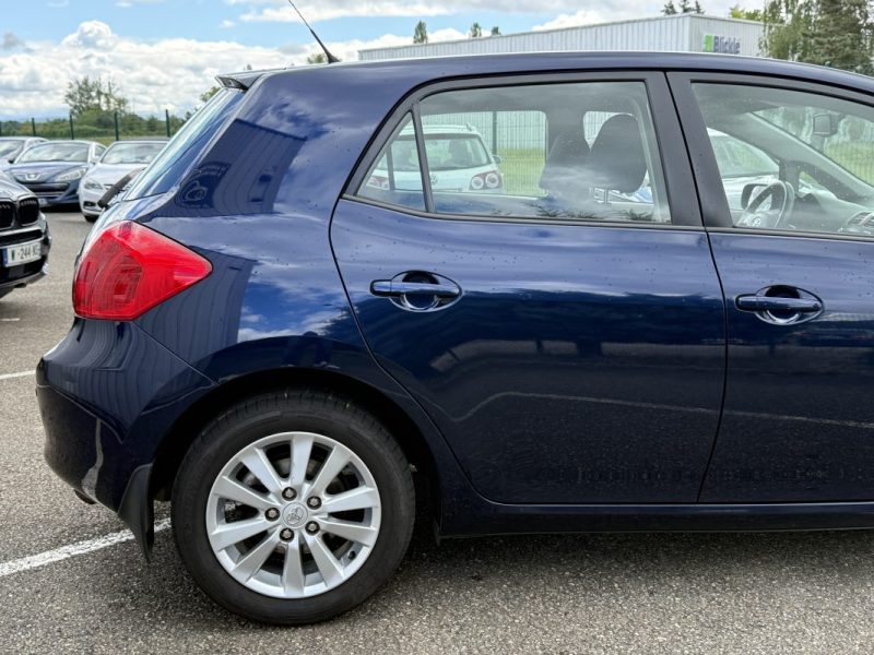 TOYOTA Auris 2.0L 126ch D-4D Terra 5p Garantie 6 Mois