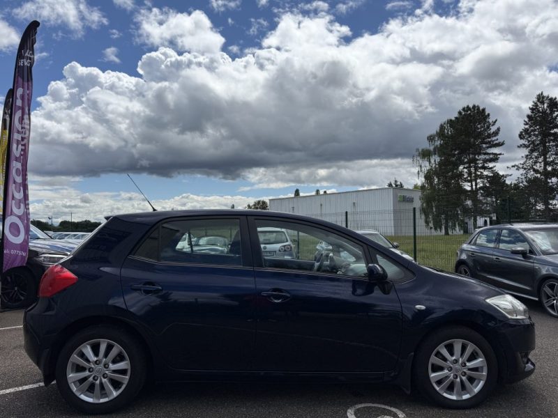 TOYOTA Auris 2.0L 126ch D-4D Terra 5p Garantie 6 Mois