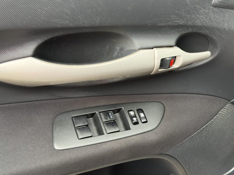 TOYOTA Auris 2.0L 126ch D-4D Terra 5p Garantie 6 Mois