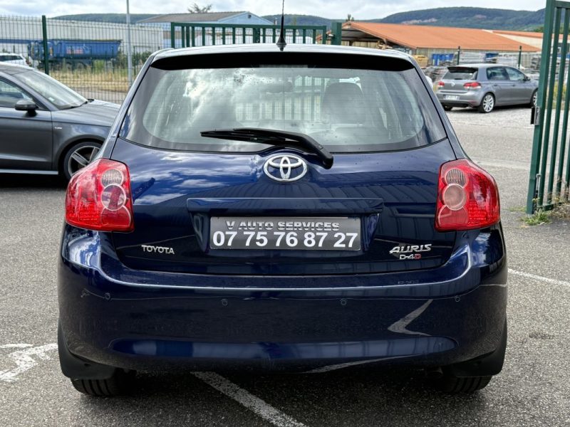 TOYOTA Auris 2.0L 126ch D-4D Terra 5p Garantie 6 Mois