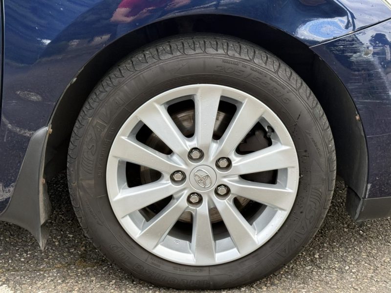 TOYOTA Auris 2.0L 126ch D-4D Terra 5p Garantie 6 Mois