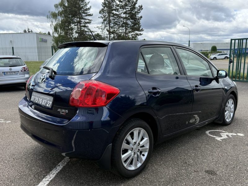 TOYOTA Auris 2.0L 126ch D-4D Terra 5p Garantie 6 Mois