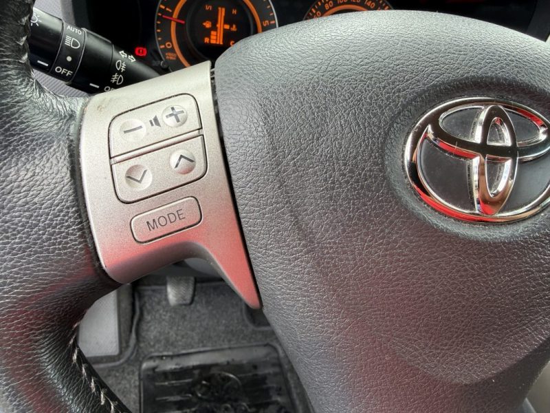TOYOTA Auris 2.0L 126ch D-4D Terra 5p Garantie 6 Mois