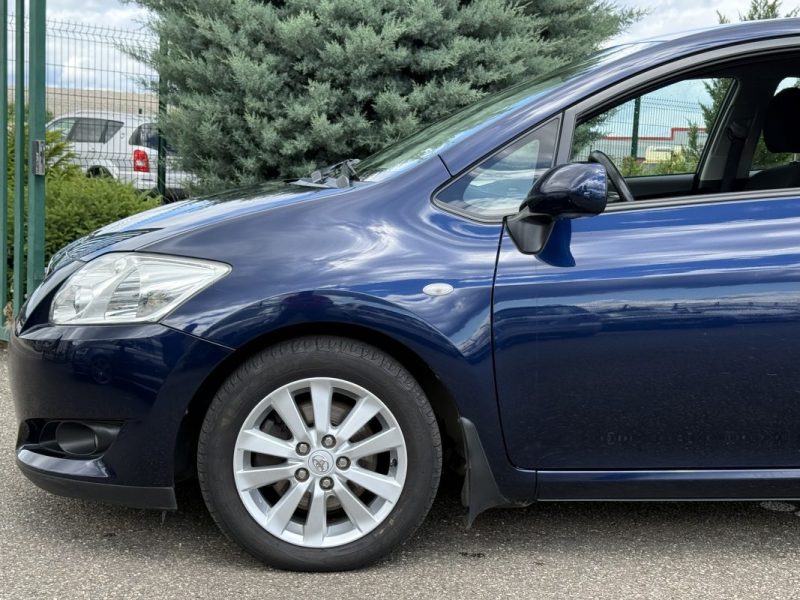 TOYOTA Auris 2.0L 126ch D-4D Terra 5p Garantie 6 Mois