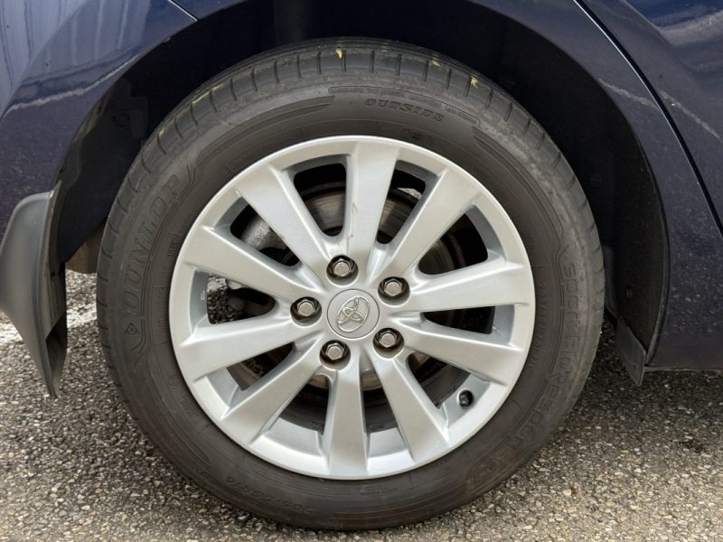 TOYOTA Auris 2.0L 126ch D-4D Terra 5p Garantie 6 Mois