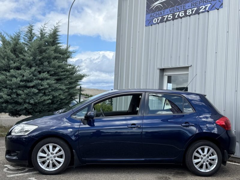 TOYOTA Auris 2.0L 126ch D-4D Terra 5p Garantie 6 Mois