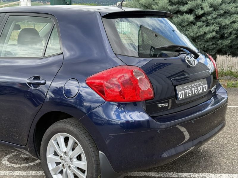 TOYOTA Auris 2.0L 126ch D-4D Terra 5p Garantie 6 Mois