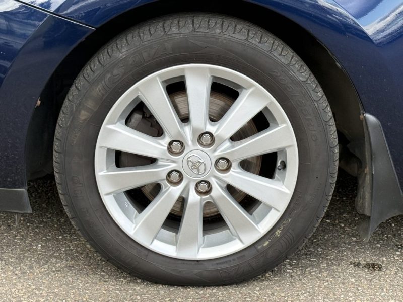 TOYOTA Auris 2.0L 126ch D-4D Terra 5p Garantie 6 Mois