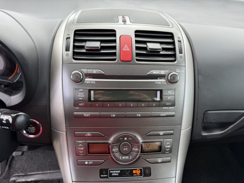 TOYOTA Auris 2.0L 126ch D-4D Terra 5p Garantie 6 Mois