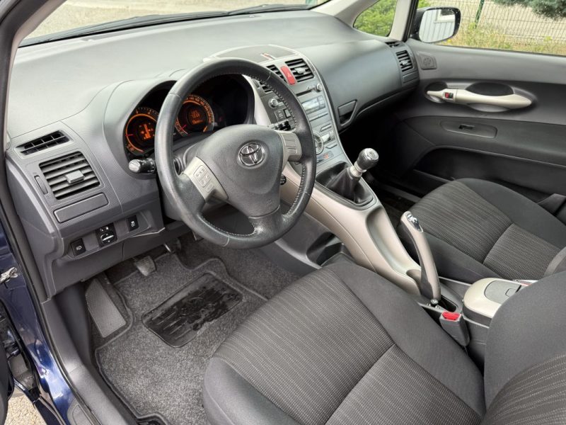 TOYOTA Auris 2.0L 126ch D-4D Terra 5p Garantie 6 Mois