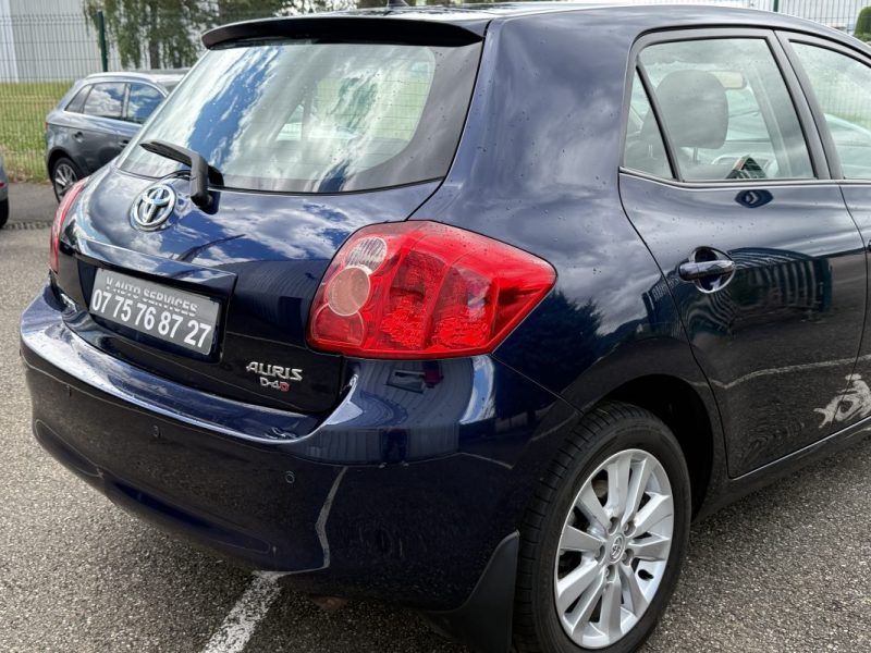 TOYOTA Auris 2.0L 126ch D-4D Terra 5p Garantie 6 Mois