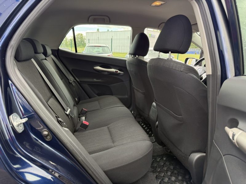 TOYOTA Auris 2.0L 126ch D-4D Terra 5p Garantie 6 Mois