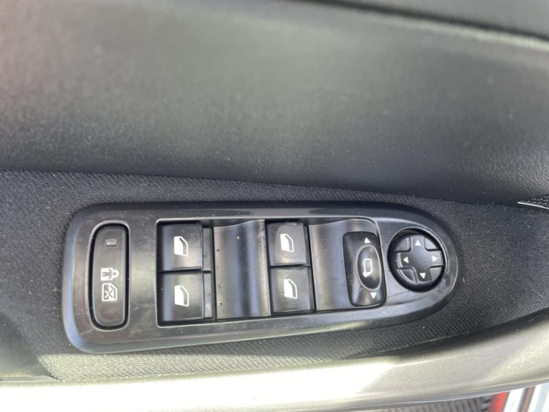 PEUGEOT 308 1.6 HDI 92 PREMIUM PACK 2012
