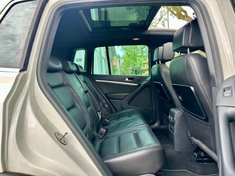 VOLKSWAGEN TIGUAN 2.0 TDI 140 R-LINE 4Motion