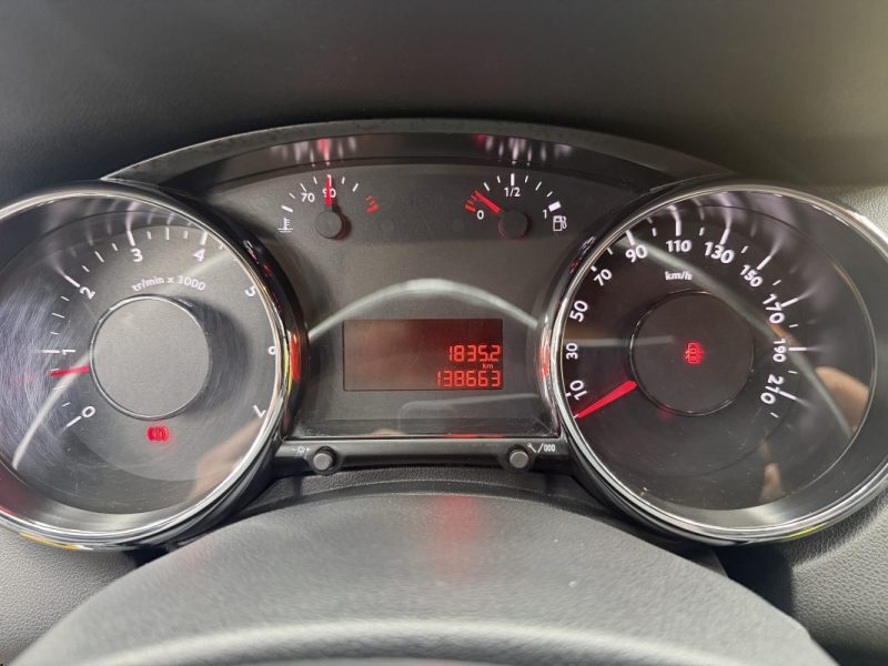 PEUGEOT 5008 1.6 THP 156 CH