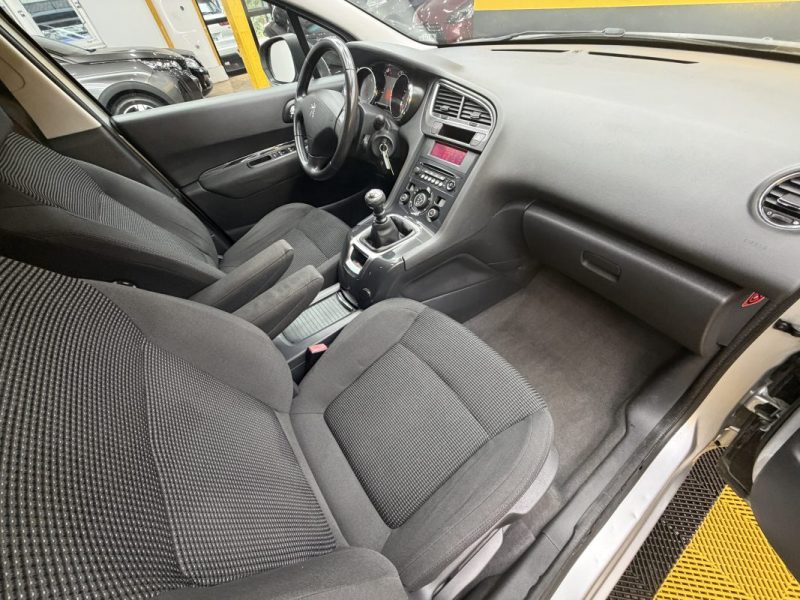 PEUGEOT 5008 1.6 THP 156 CH