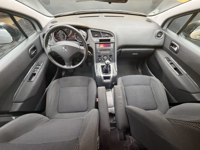 PEUGEOT 5008 1.6 THP 156 CH