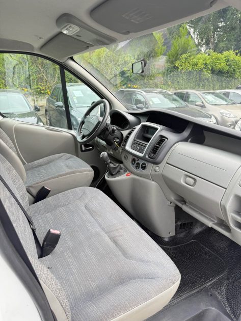 RENAULT TRAFIC PASSENGER L1H1 2.0DCI 90 AUTHENTIQUE 2013