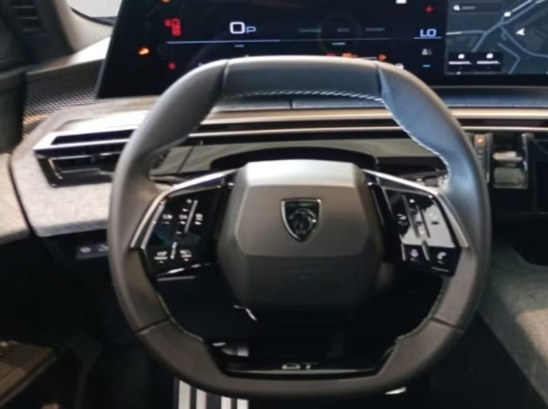PEUGEOT 5008 GT 2025