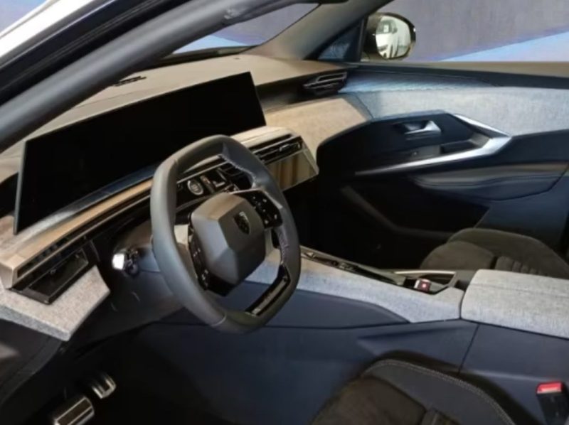 PEUGEOT 5008 GT 2025