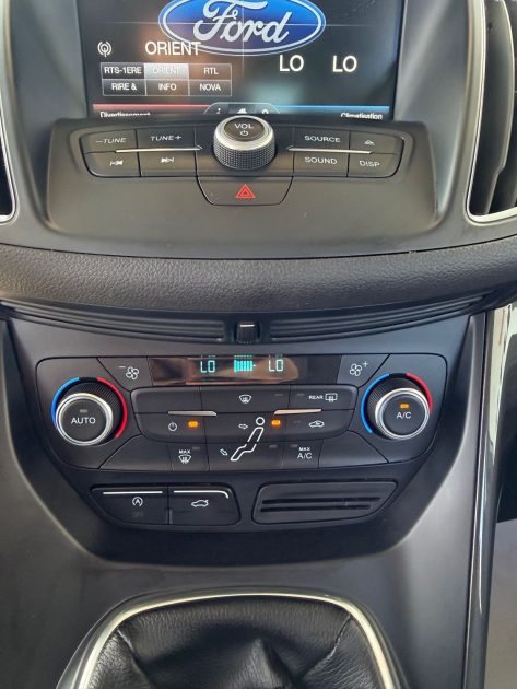 Ford C-MAX 1.5 TDCI 120ch TITANIUM - SUIVI ET ENTRETENU
