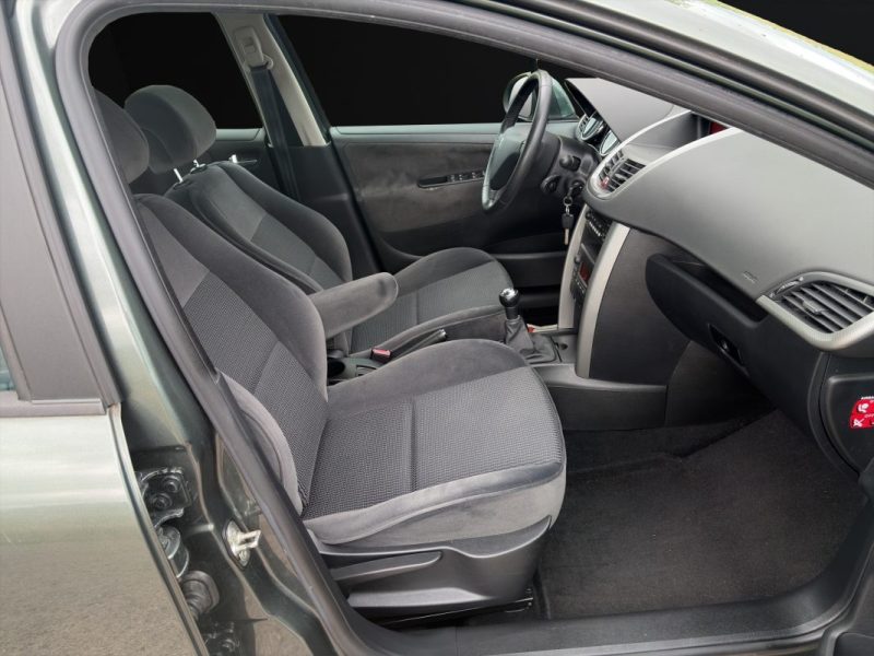 PEUGEOT 207 1.6 VTI 120 cv Executive - 56 000 km -