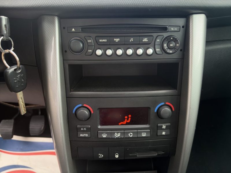 PEUGEOT 207 1.6 VTI 120 cv Executive - 56 000 km -