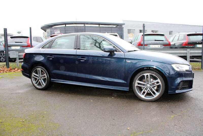 AUDI A3 BERLINE 30 TFSI DESIGN LUXE S LINE