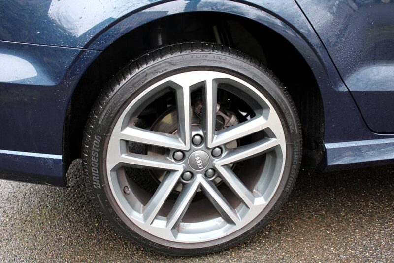 AUDI A3 BERLINE 30 TFSI DESIGN LUXE S LINE