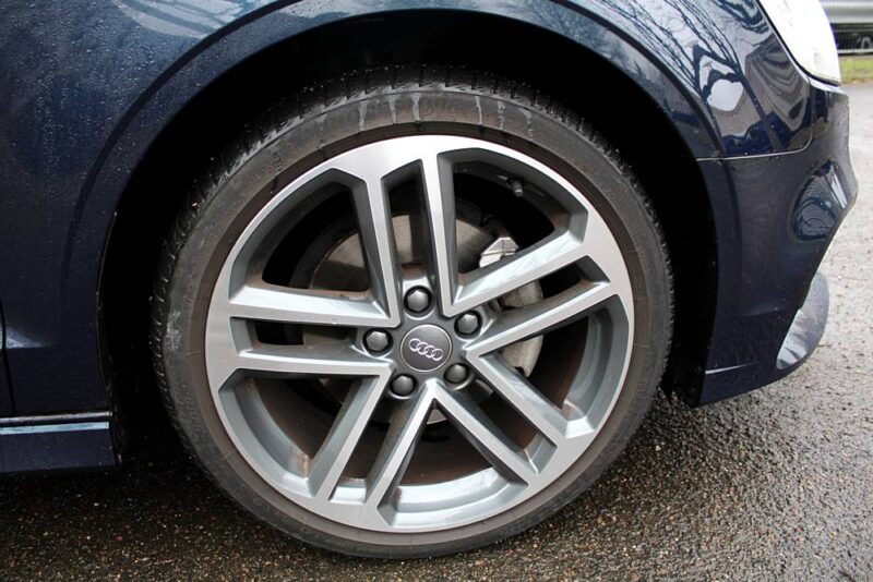 AUDI A3 BERLINE 30 TFSI DESIGN LUXE S LINE