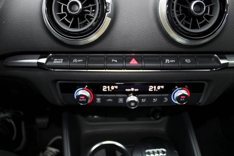 AUDI A3 BERLINE 30 TFSI DESIGN LUXE S LINE