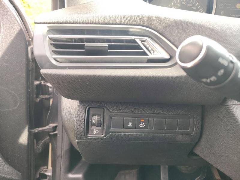 Peugeot 308 Allure Business – 74 500 km – Caméra recul / Attelage