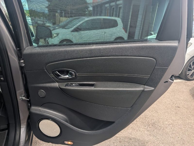 RENAULT SCENICIII 1.6 DCI 130 BOSE ENTRETIEN EXCLUSIF RENAULT  EXCELLENT ETAT GARANTIE 12 MOIS