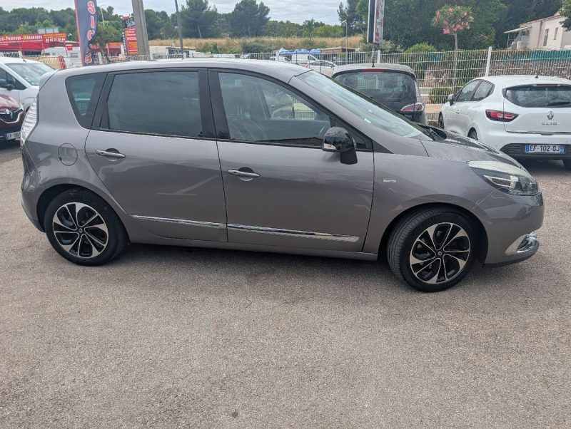 RENAULT SCENICIII 1.6 DCI 130 BOSE ENTRETIEN EXCLUSIF RENAULT  EXCELLENT ETAT GARANTIE 12 MOIS