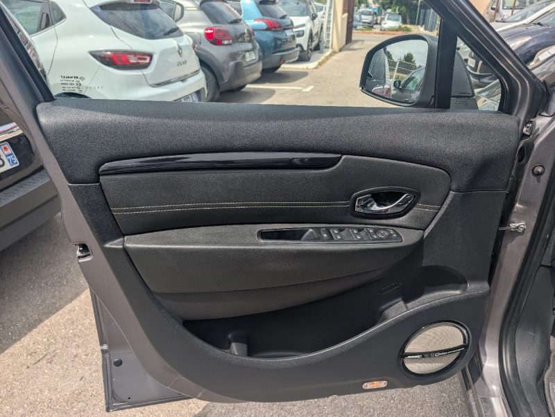 RENAULT SCENICIII 1.6 DCI 130 BOSE ENTRETIEN EXCLUSIF RENAULT  EXCELLENT ETAT GARANTIE 12 MOIS