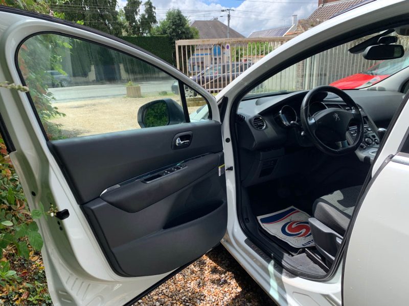 PEUGEOT 5008 PE43176 2016