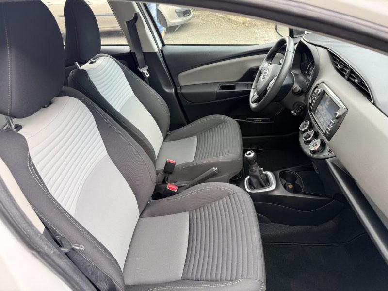 TOYOTA YARIS ÉDITION FRANCE ESSENCE PREMIÈRE MAIN