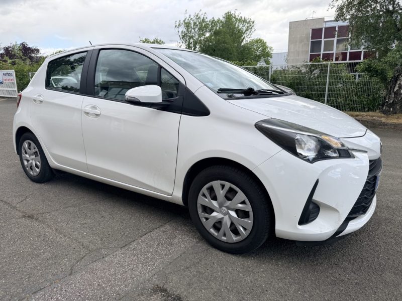 TOYOTA YARIS ÉDITION FRANCE ESSENCE PREMIÈRE MAIN